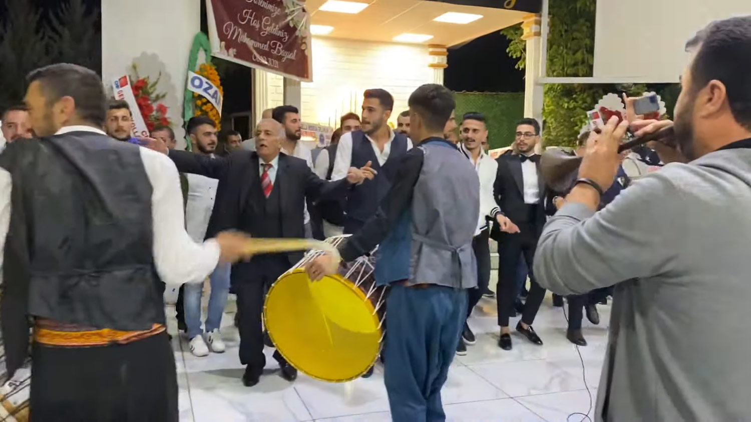 Sahne Enerjisi Yüksek Eğlence Ekibi